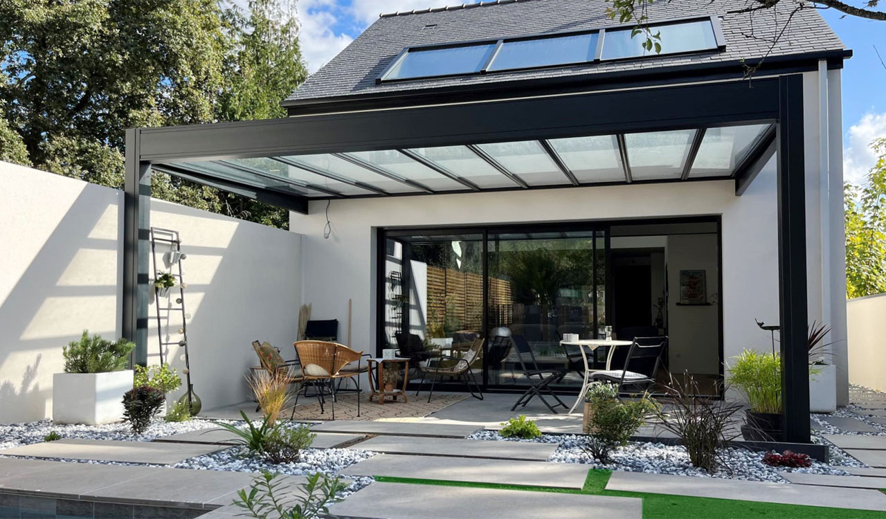 Pergola à toiture fixe sur une terrasse - Rénoval